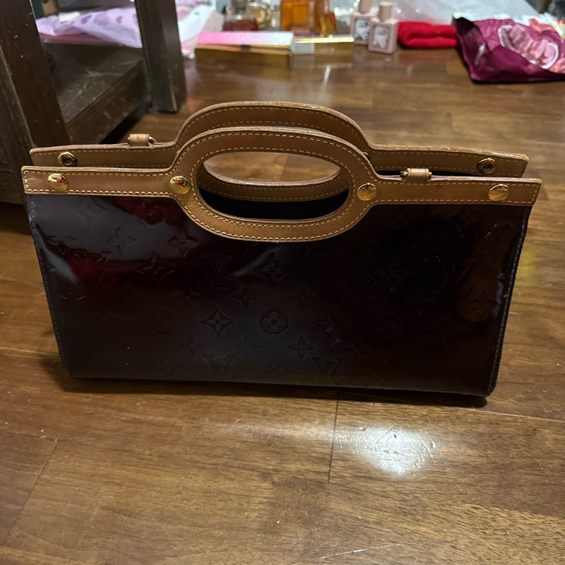 LV紅色漆皮手拿包-7
