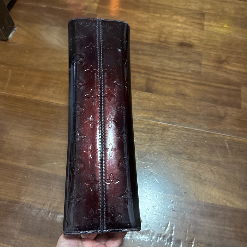 LV紅色漆皮手拿包-9