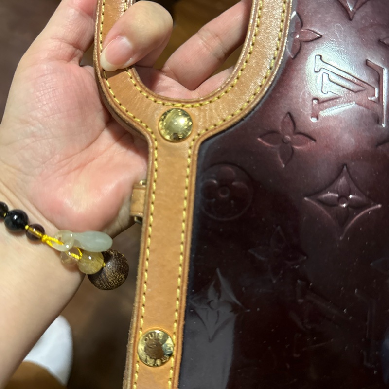 LV紅色漆皮手拿包-11