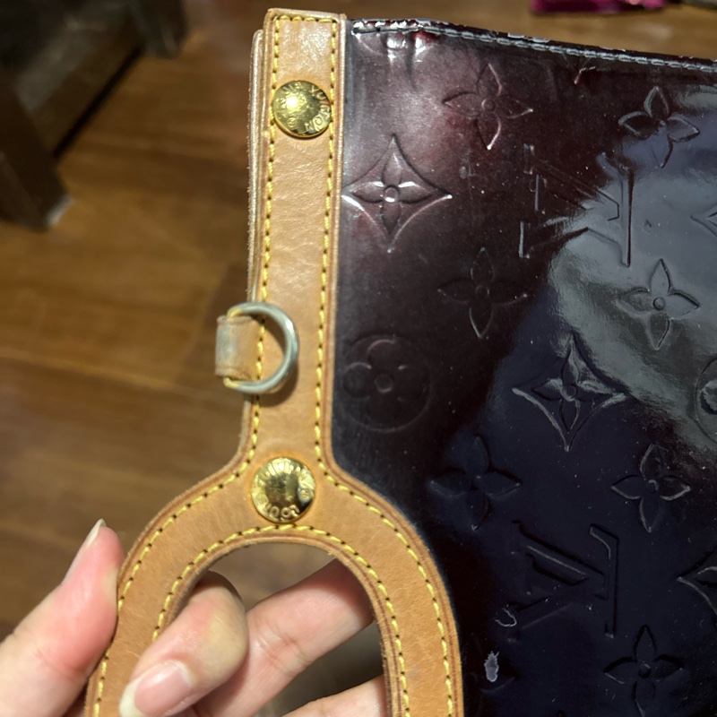 LV紅色漆皮手拿包-14