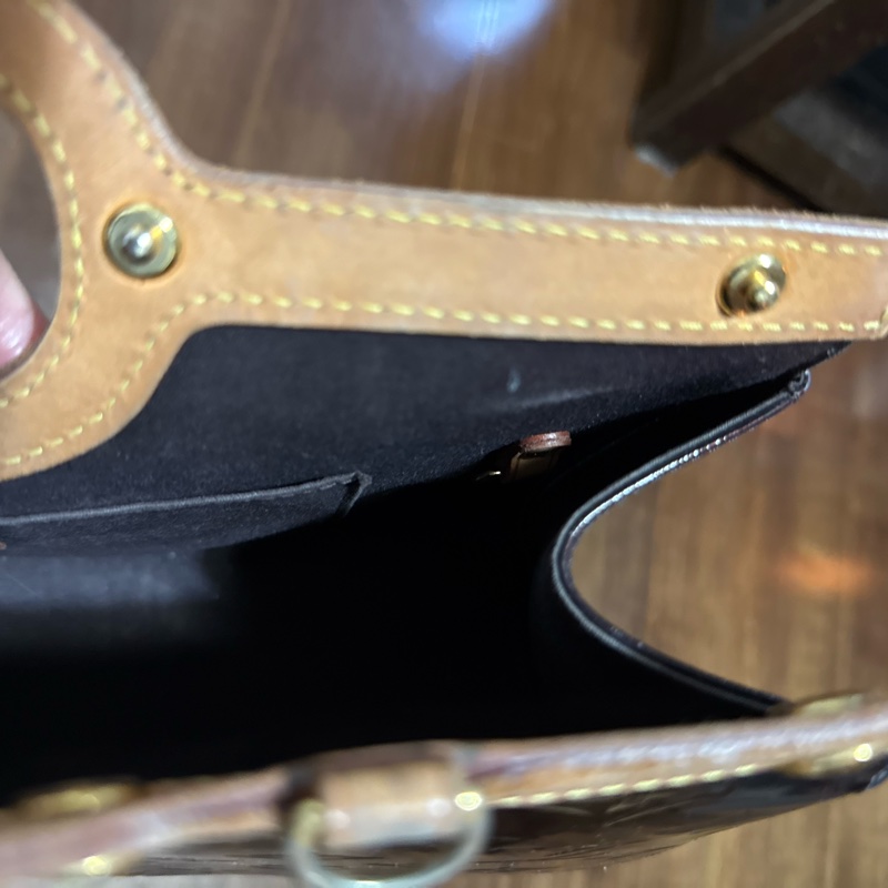 LV紅色漆皮手拿包-15