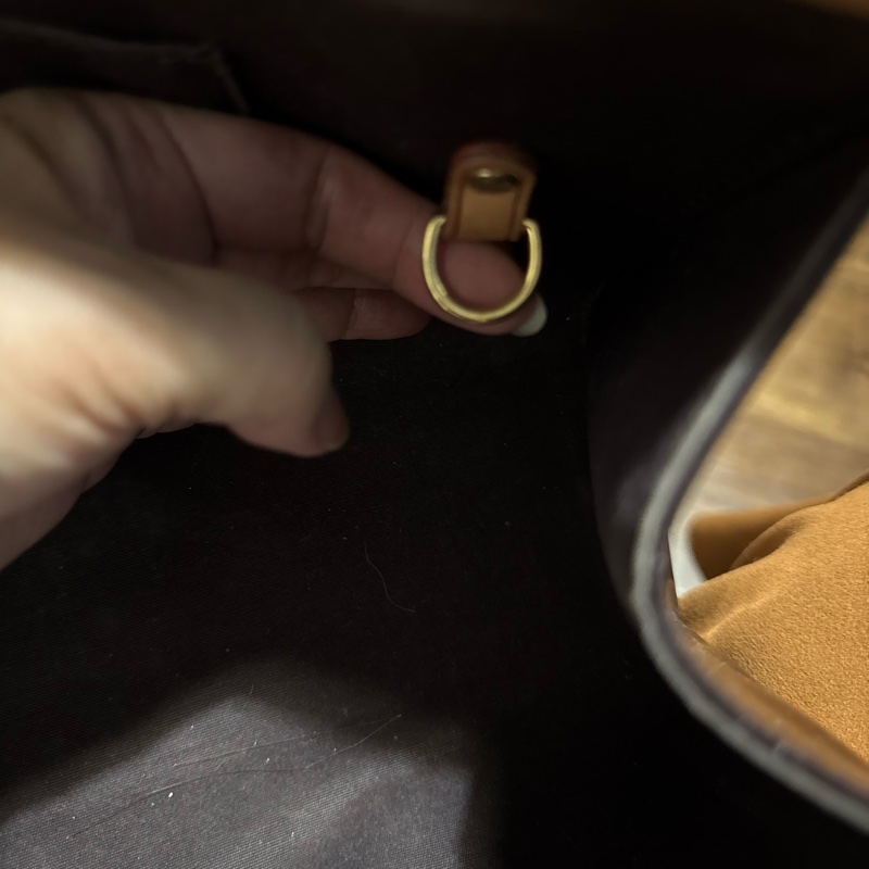 LV紅色漆皮手拿包-19