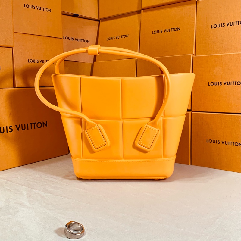 ‼️限量爆款 Bottega Veneta BV 大編織橡膠包 手提包-0