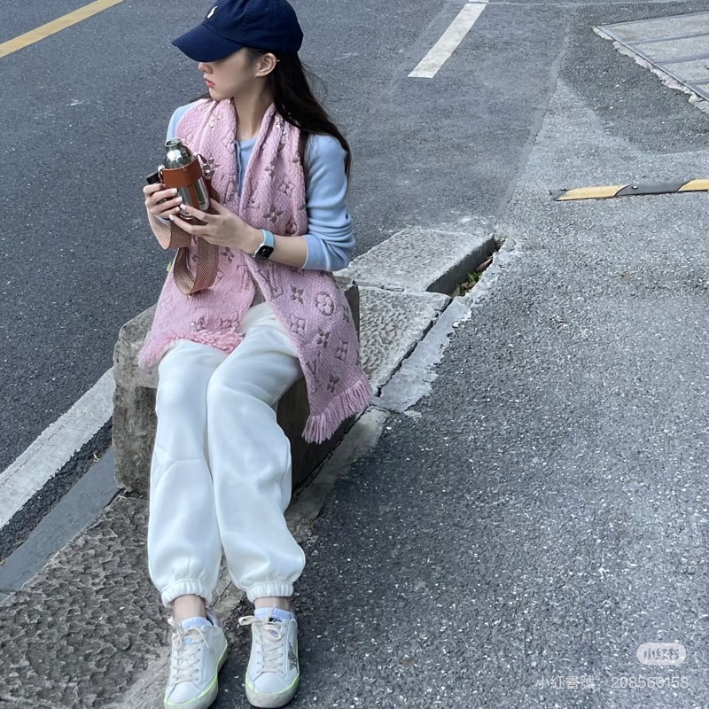 ෆ LV櫻花粉銀絲雙面圍巾🌸-1