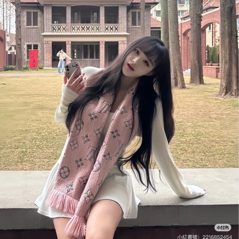 ෆ LV櫻花粉銀絲雙面圍巾🌸-2