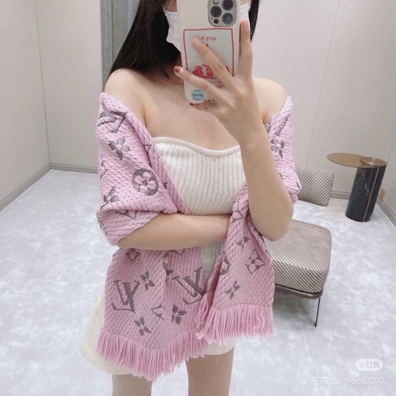 ෆ LV櫻花粉銀絲雙面圍巾🌸-3