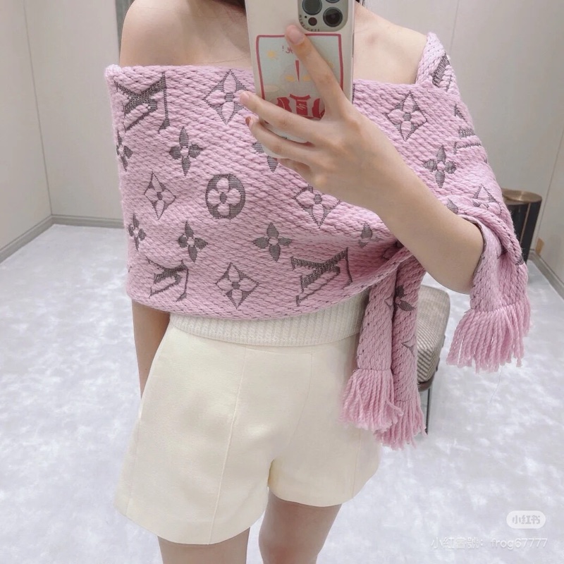 ෆ LV櫻花粉銀絲雙面圍巾🌸-5