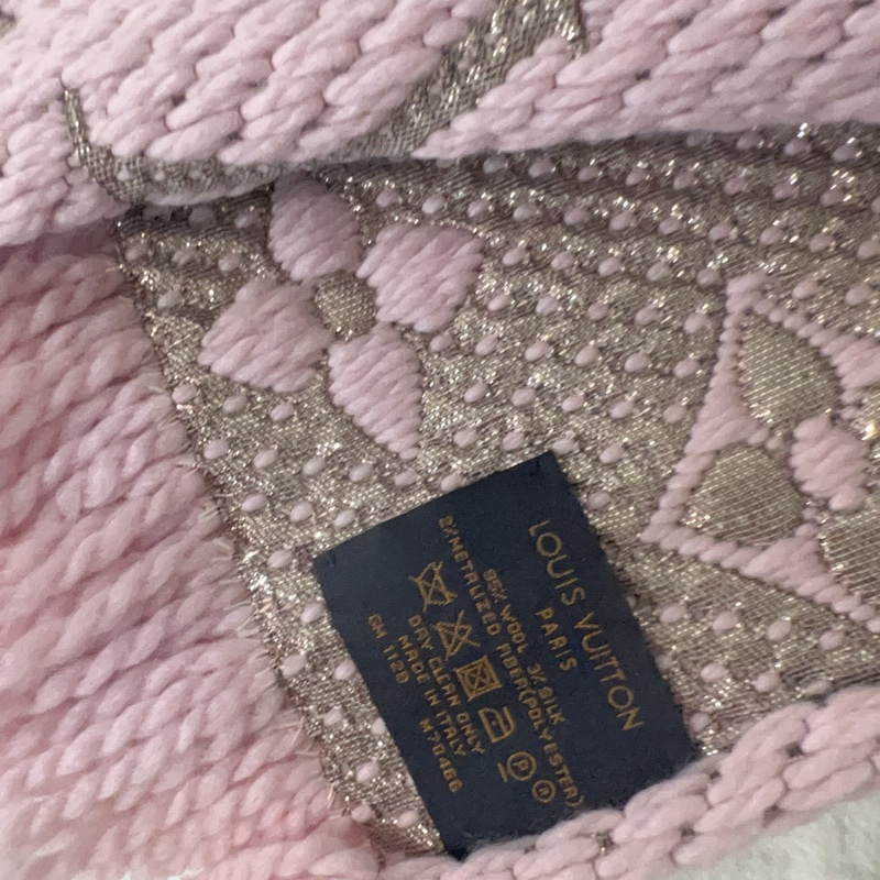 ෆ LV櫻花粉銀絲雙面圍巾🌸-7