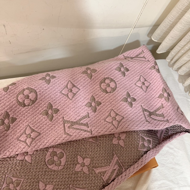 ෆ LV櫻花粉銀絲雙面圍巾🌸-10