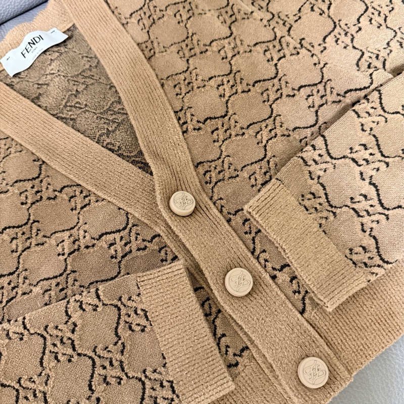 ❤️雙11優惠~11/25止❤️ FENDI經典短板針織上衣-咖色-2