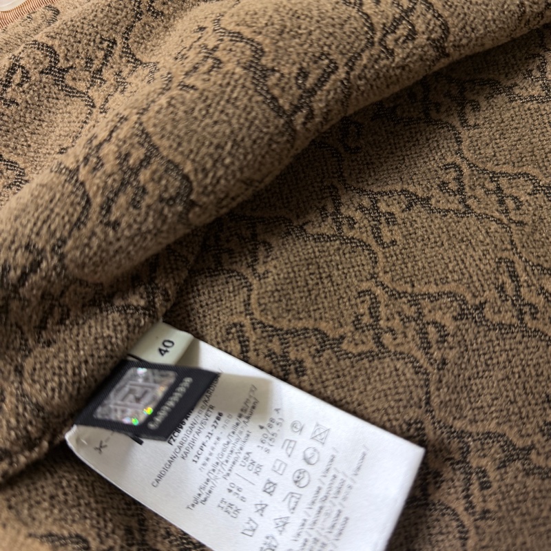 ❤️雙11優惠~11/25止❤️ FENDI經典短板針織上衣-咖色-3