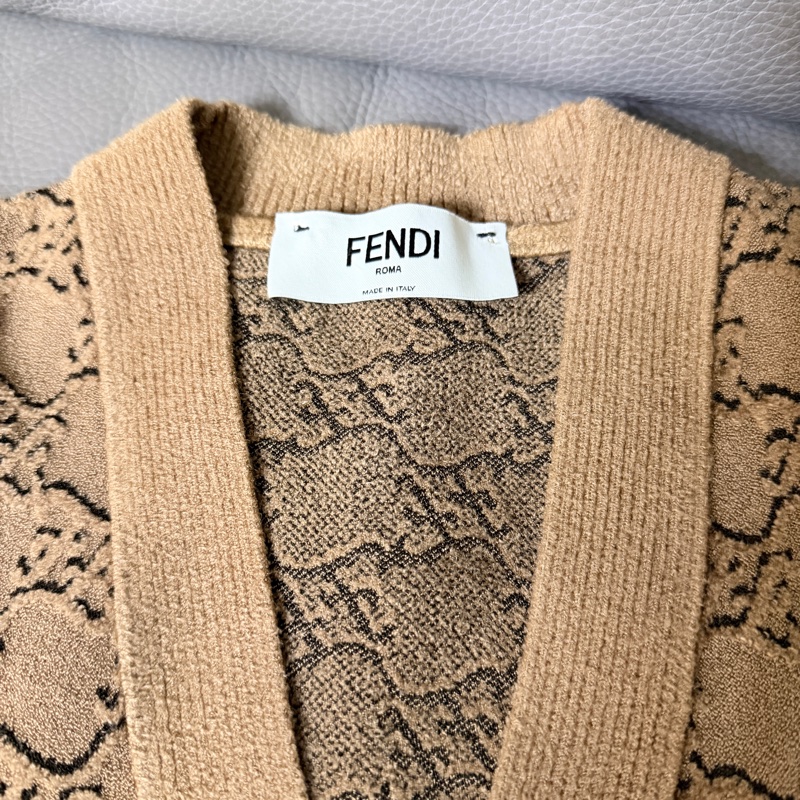 全新閒置FENDI經典短板針織上衣-咖色 全網最低針織外衣🉑送禮狀態-2