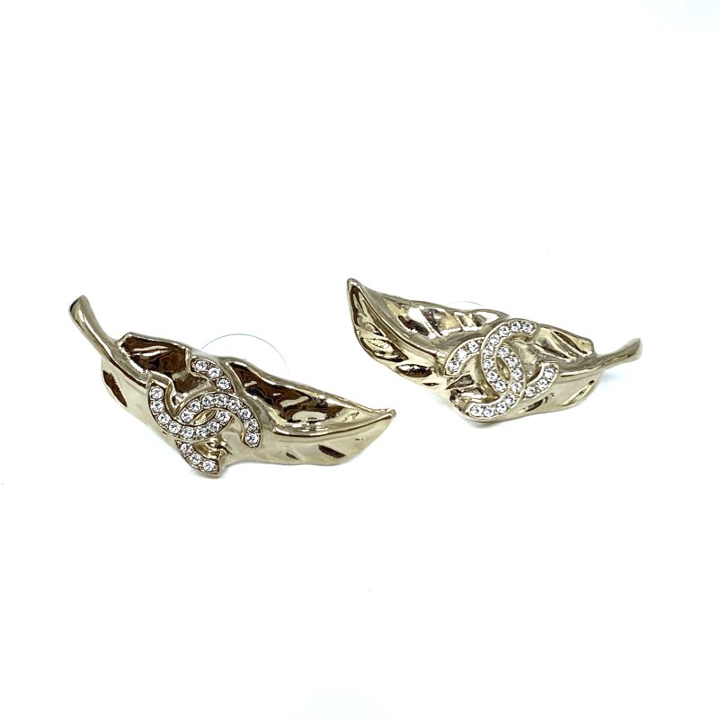 ☆ Chanel 香奈兒 Gold Tone Metal Rhinestones Leaf CC Earrings I25A 金色金屬水鑽葉子CC耳環 - 257021398-1