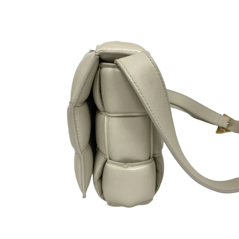 △ Bottega Veneta 寶緹嘉 Padded Cassette Beige Calfskin Shoulder Bag 米色小牛皮肩背袋 -257021606-2