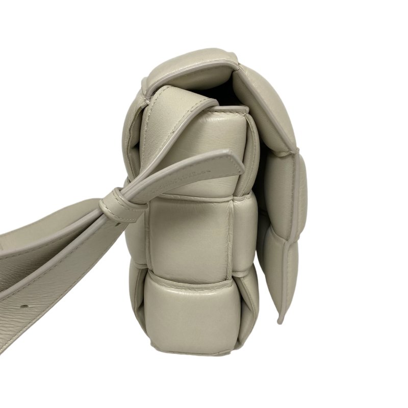 △ Bottega Veneta 寶緹嘉 Padded Cassette Beige Calfskin Shoulder Bag 米色小牛皮肩背袋 -257021606-3