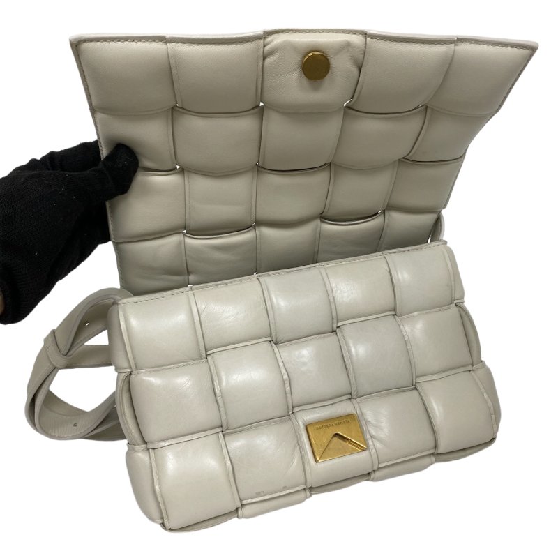 △ Bottega Veneta 寶緹嘉 Padded Cassette Beige Calfskin Shoulder Bag 米色小牛皮肩背袋 -257021606-7