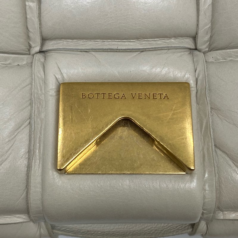 △ Bottega Veneta 寶緹嘉 Padded Cassette Beige Calfskin Shoulder Bag 米色小牛皮肩背袋 -257021606-14