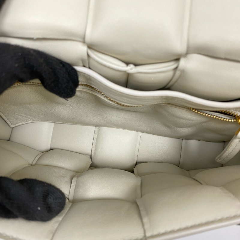 △ Bottega Veneta 寶緹嘉 Padded Cassette Beige Calfskin Shoulder Bag 米色小牛皮肩背袋 -257021606-16