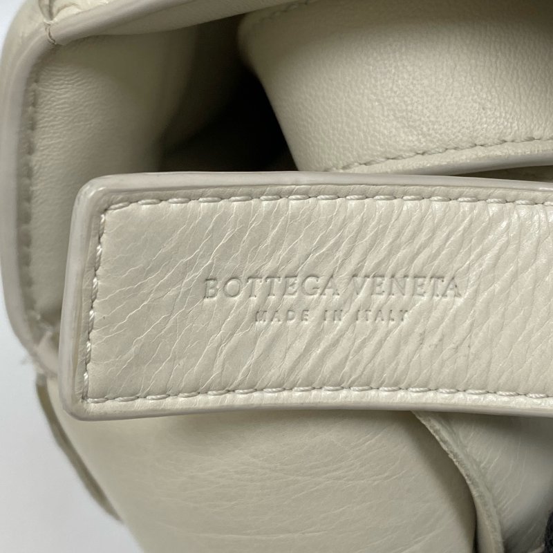 △ Bottega Veneta 寶緹嘉 Padded Cassette Beige Calfskin Shoulder Bag 米色小牛皮肩背袋 -257021606-21