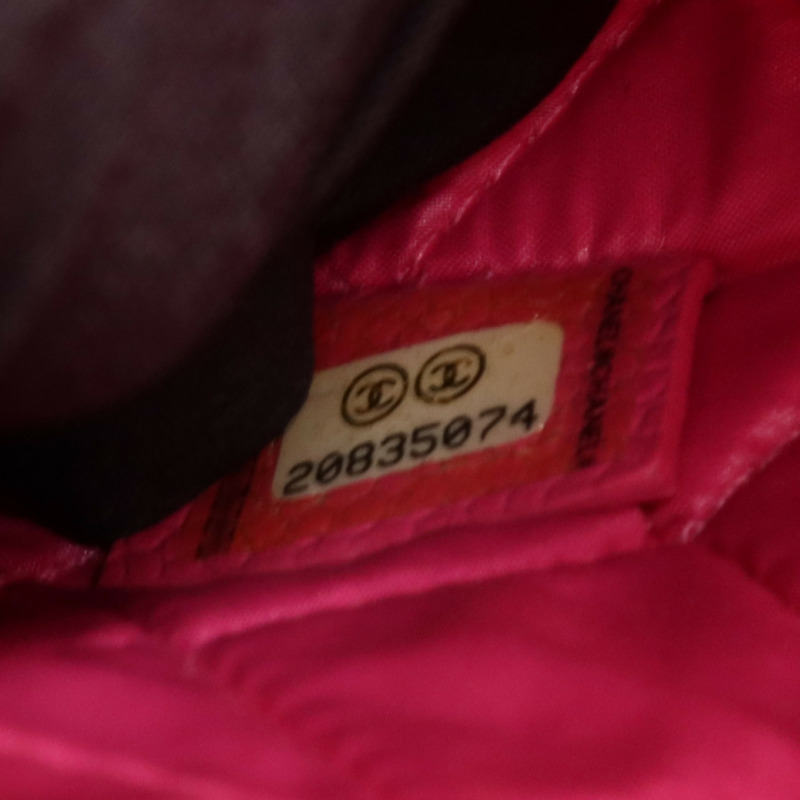 CHANEL 牛皮皮革Classic Medium銀扣手拿包-6