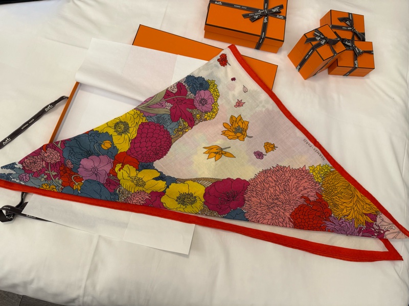 💖Hermes 三角巾 絲巾 輕揚花衣💖 全新-5