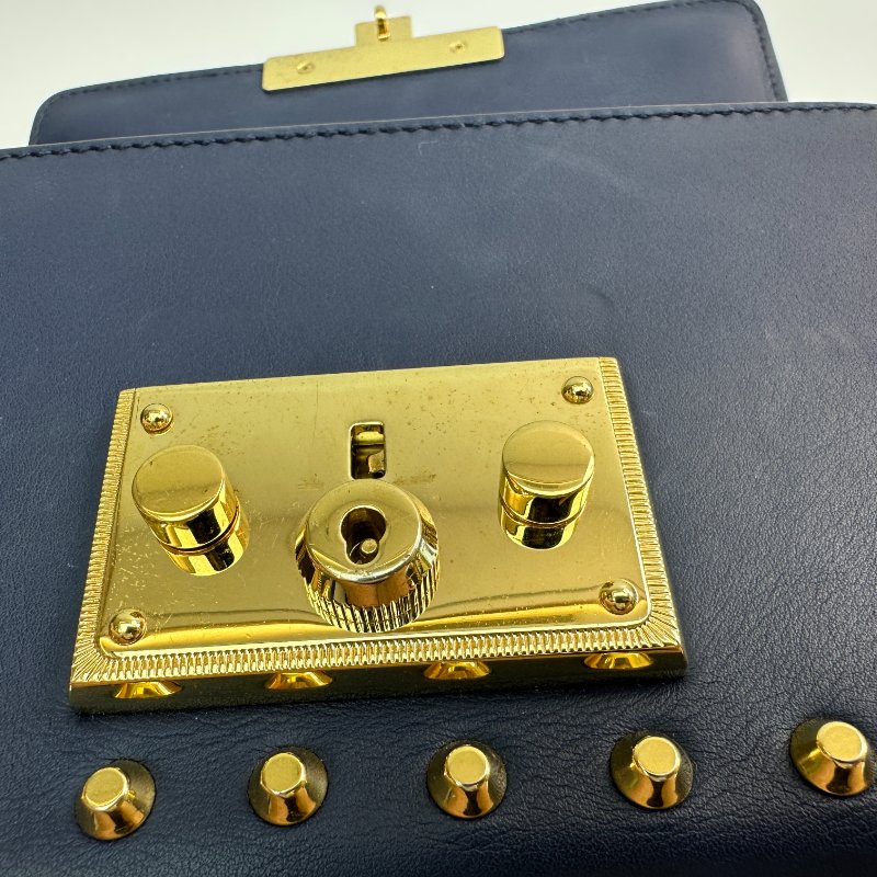 GUCCI 鎖扣包 金屬鎖扣 珍珠鉚釘裝飾 皮革斜背包-6