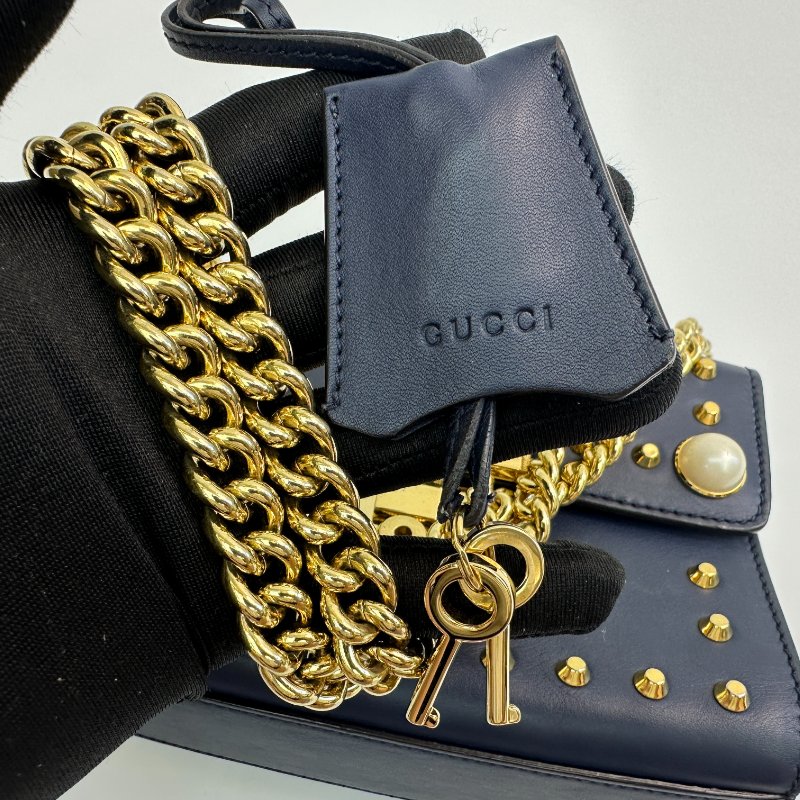 GUCCI 鎖扣包 金屬鎖扣 珍珠鉚釘裝飾 皮革斜背包-9