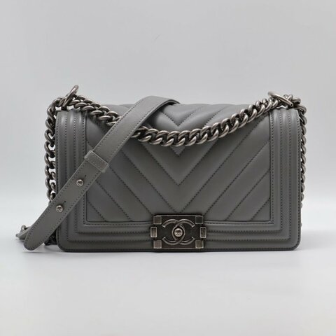 CHANEL Boy25 V紋牛皮口蓋包 - 水泥灰銀25開