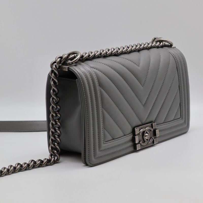 CHANEL Boy25 V紋牛皮口蓋包 - 水泥灰銀25開-8