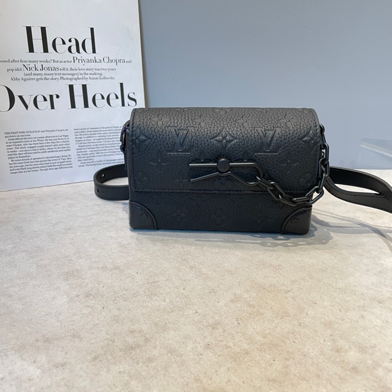 LV Steamer黑色壓紋小盒子 尺寸約18*11-1