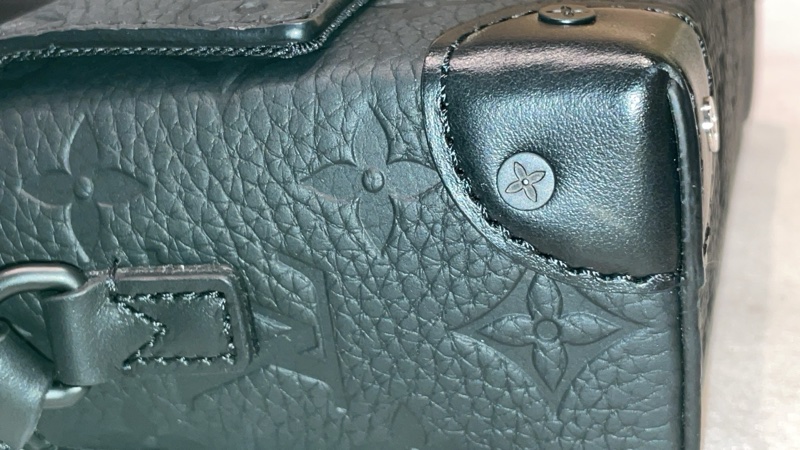 LV Steamer黑色壓紋小盒子 尺寸約18*11-10