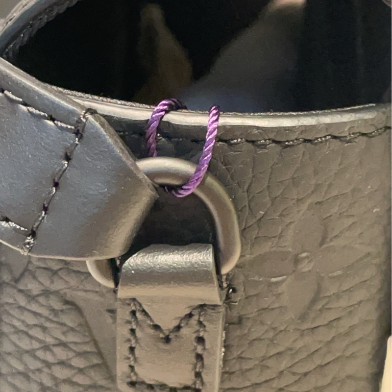 LV Steamer黑色壓紋小盒子 尺寸約18*11-13