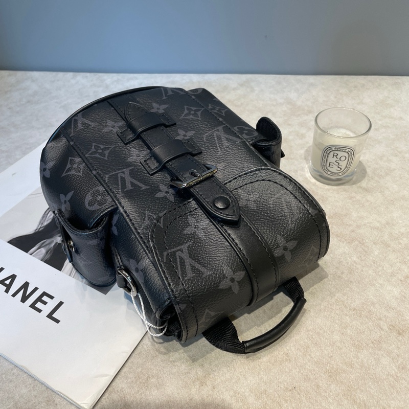 LV Christopher nano黑武士斜挎包 尺寸約14*20-3