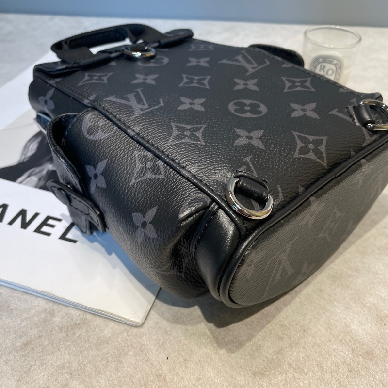 LV Christopher nano黑武士斜挎包 尺寸約14*20-6