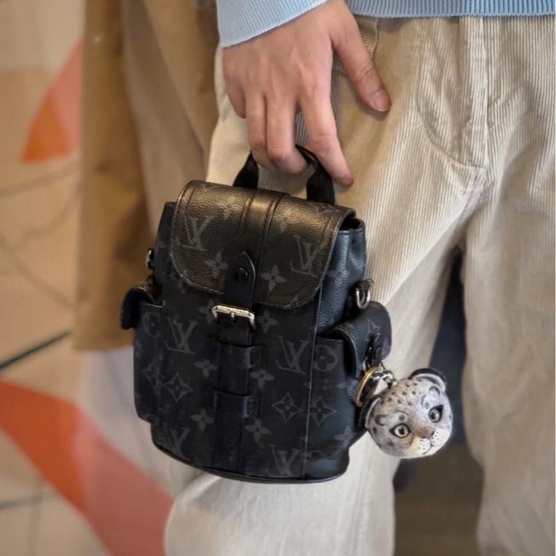 LV Christopher nano黑武士斜挎包 尺寸約14*20-7