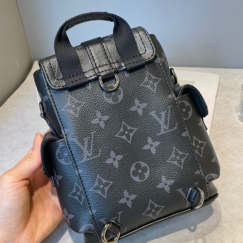 LV Christopher nano黑武士斜挎包 尺寸約14*20-16