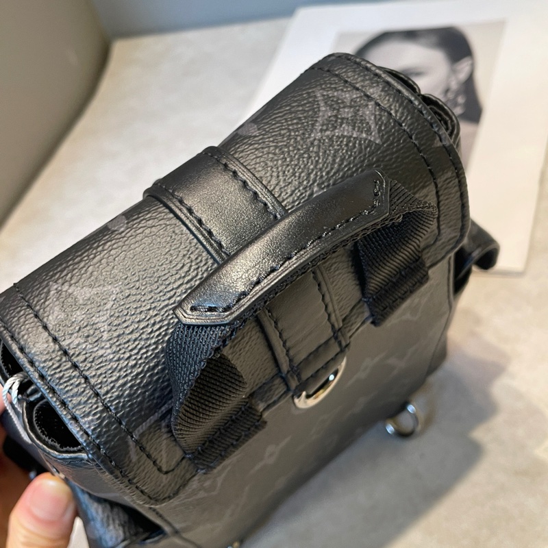 LV Christopher nano黑武士斜挎包 尺寸約14*20-20