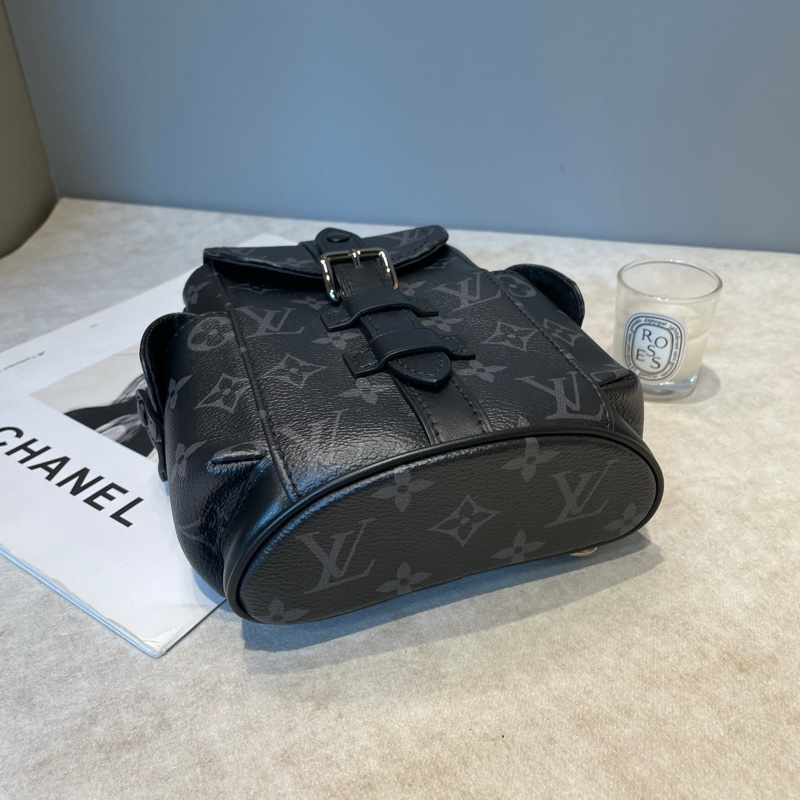 LV Christopher nano黑武士斜挎包 尺寸約14*20-4