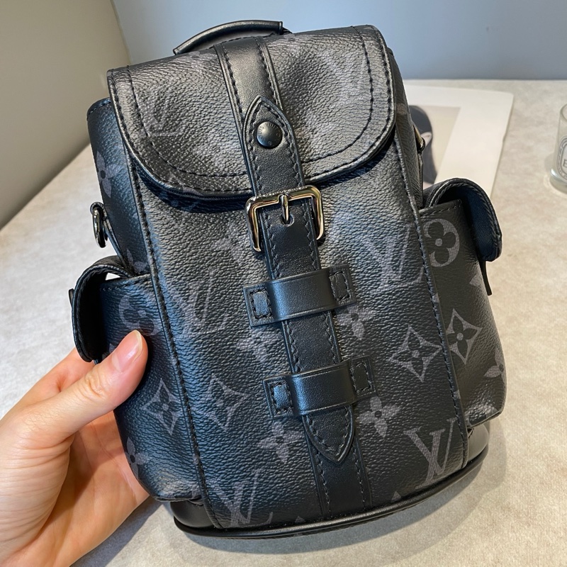 LV Christopher nano黑武士斜挎包 尺寸約14*20-9