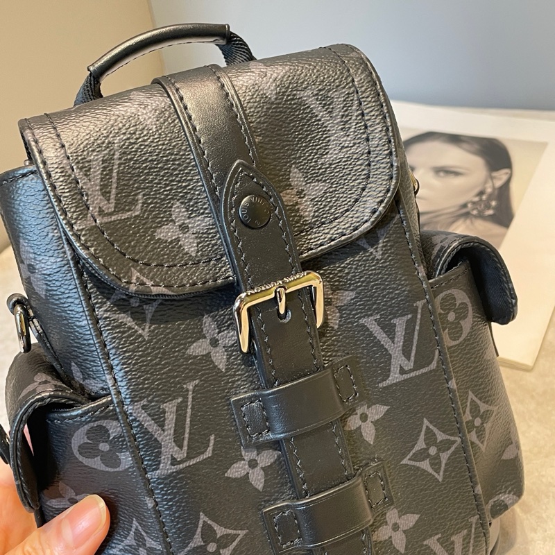 LV Christopher nano黑武士斜挎包 尺寸約14*20-10