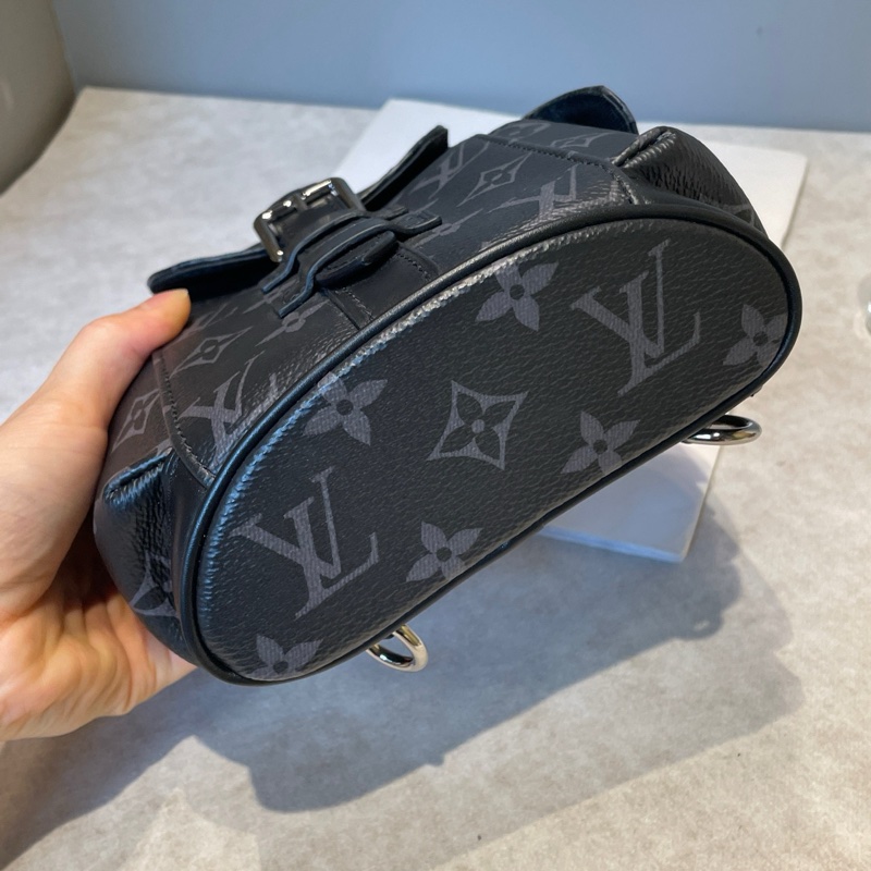 LV Christopher nano黑武士斜挎包 尺寸約14*20-15