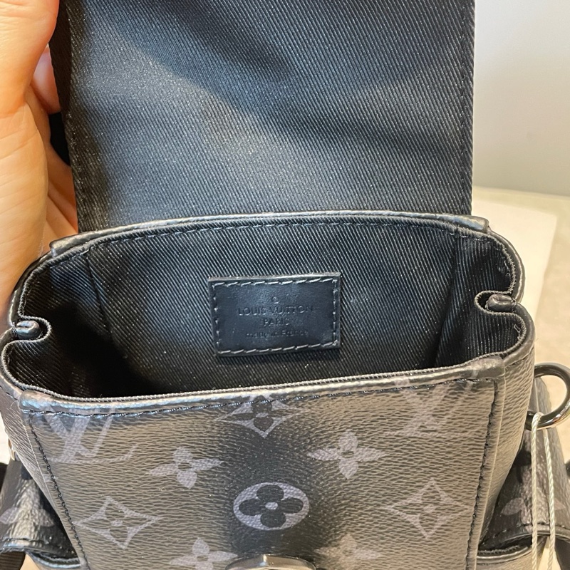 LV Christopher nano黑武士斜挎包 尺寸約14*20-19