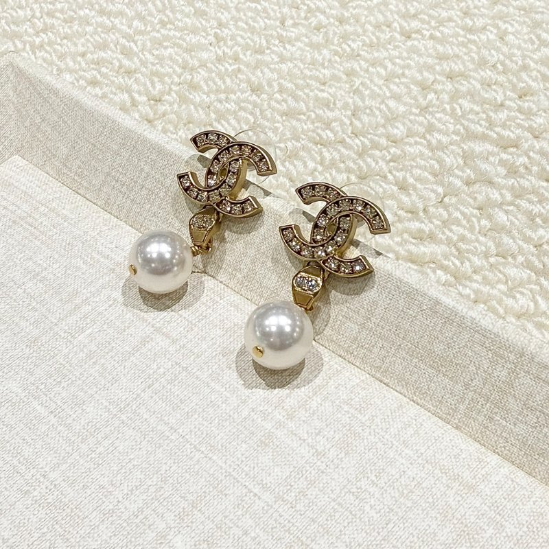 CHANEL - 金色雙C水鑽珍珠針式耳環-0