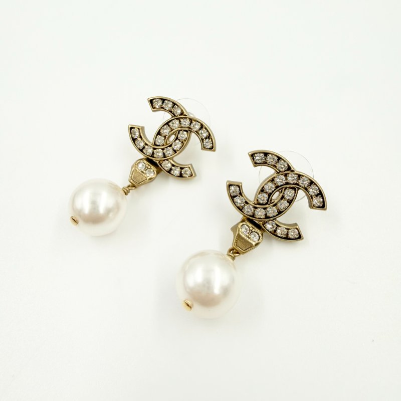 CHANEL - 金色雙C水鑽珍珠針式耳環-0