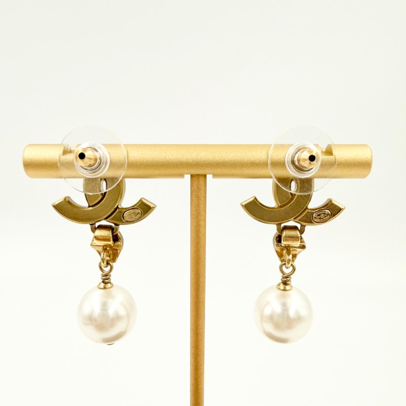 CHANEL - 金色雙C水鑽珍珠針式耳環-4