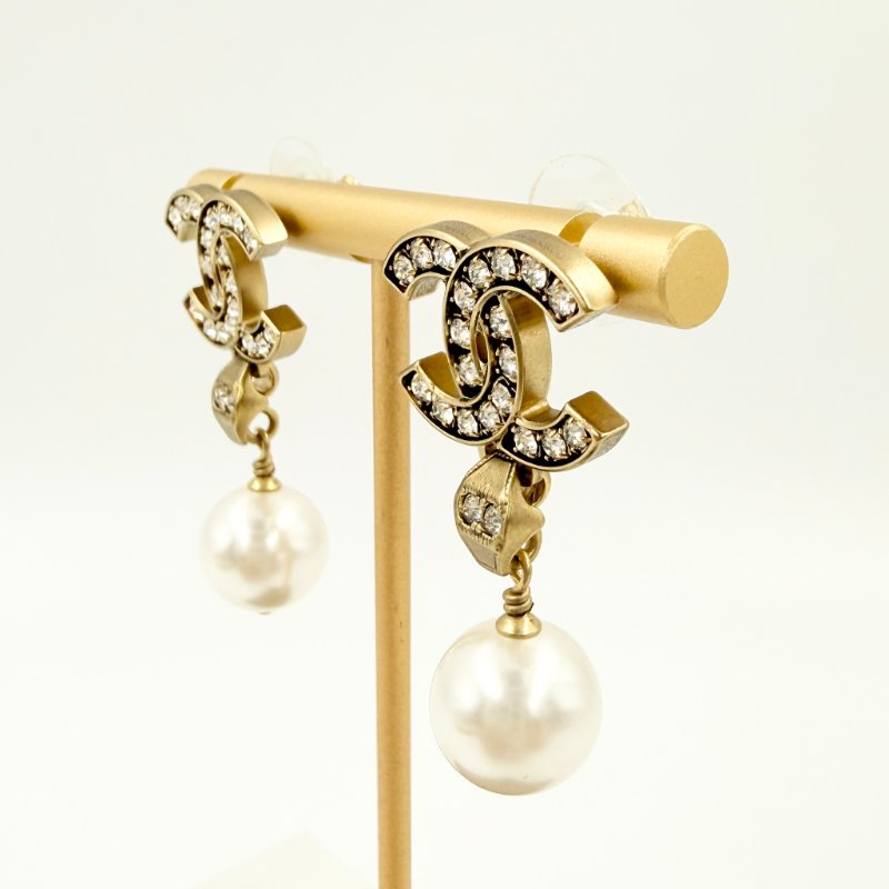 CHANEL - 金色雙C水鑽珍珠針式耳環-5
