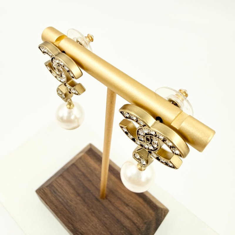 CHANEL - 金色雙C水鑽珍珠針式耳環-6