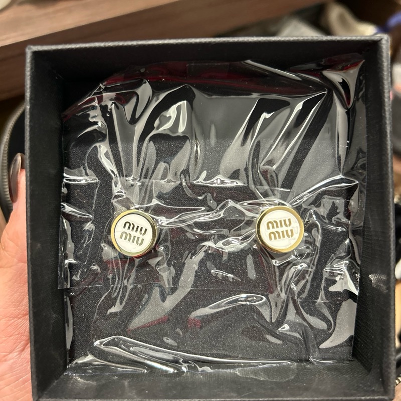 miumiu耳環-8