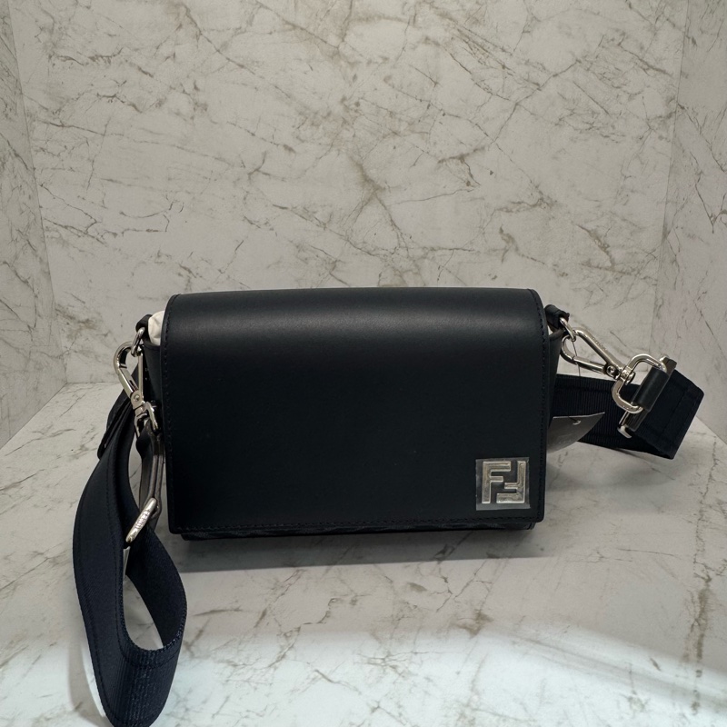 fendi 皮拼布翻蓋斜背包/深藍-0