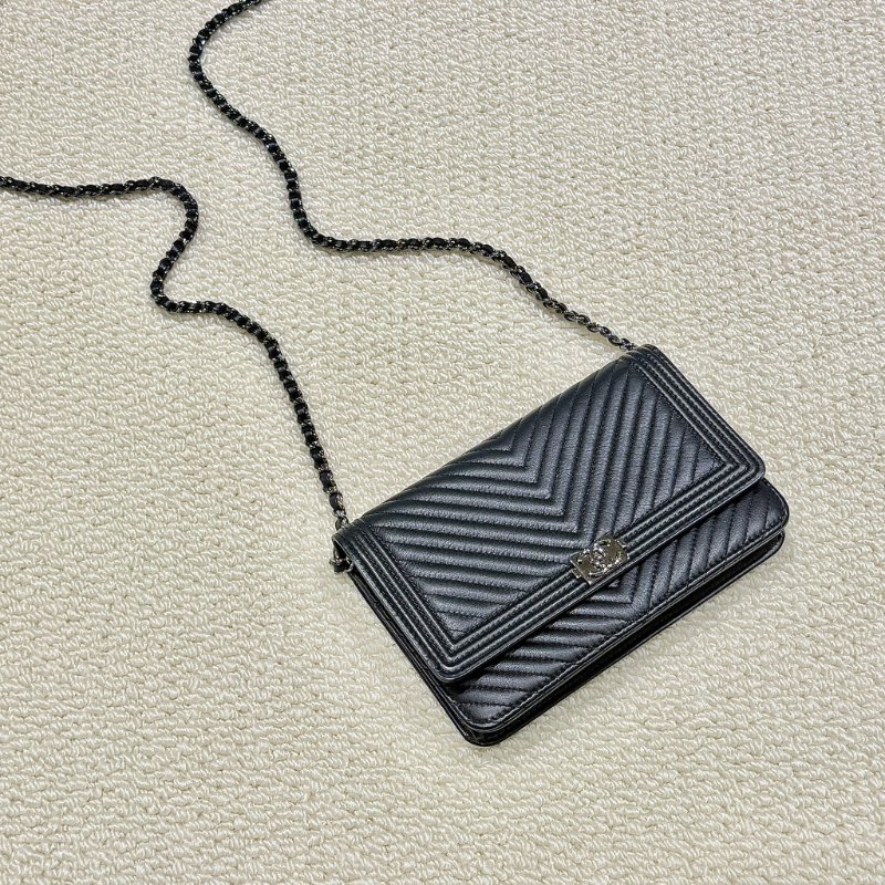 CHANEL - 黑色羊皮銀釦山型紋 BOY WOC-0